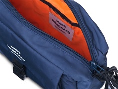 Mads Noergaard skuldertaske med orange kontrast for